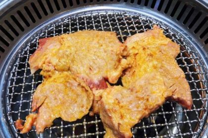 赫千里炭烤大片肉