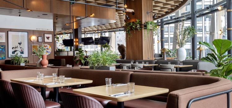 Earls Kitchen + Bar - 300 Main Street
