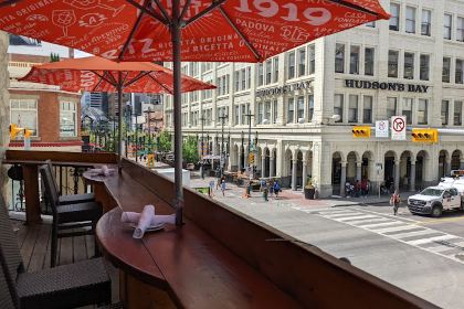 Murrieta's West Coast Bar & Grill