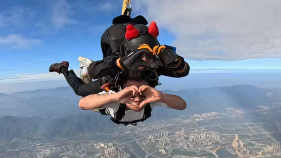 Skydiving in Zhaoqing
