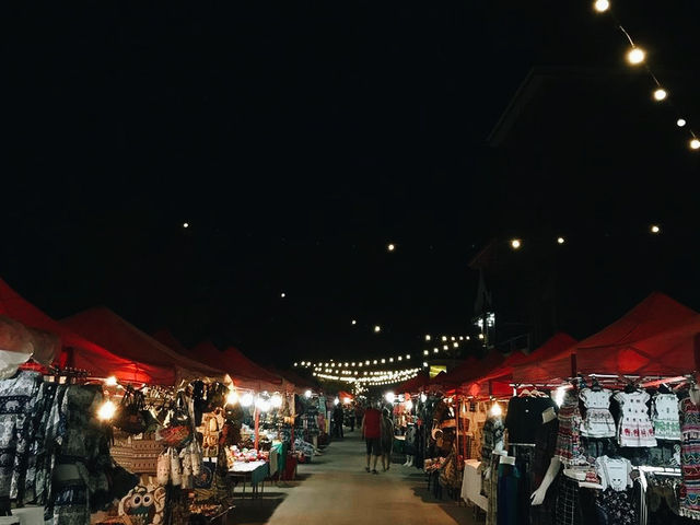 Try the good foods in the walking street