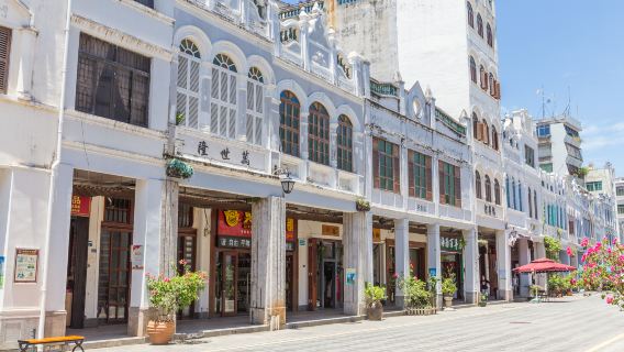 Sotte Porticos Streets Maikou + Volcanic Crater Geological Park + Feng Xiaogang Movie Town 1-day tour [Private transfer]