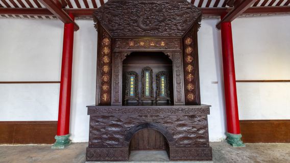 Haikou Private Day Tour: Wugong Temple, Bell Tower, Qilou Old Street, Holiday Beach, Century Bridge