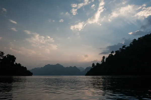 Vé máy bay Vân Đồn Surat Thani