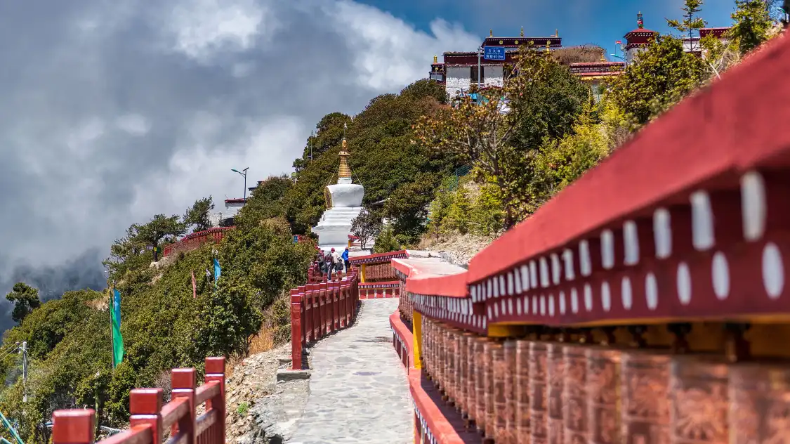 Hotels near Kajiu Temple