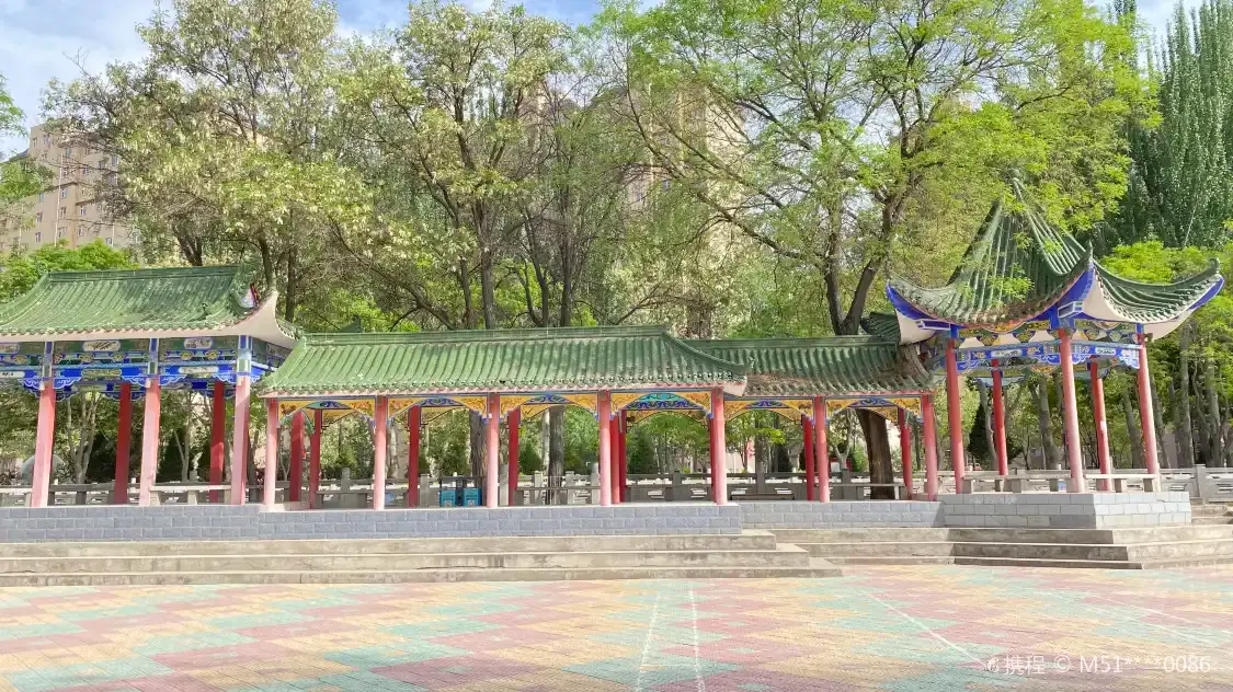 Hotels near Qinqu Park
