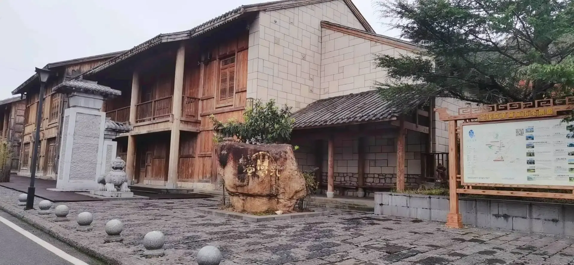 Hotels near Confucius Academy