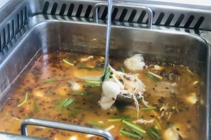 龚滩杯黑锅火锅店