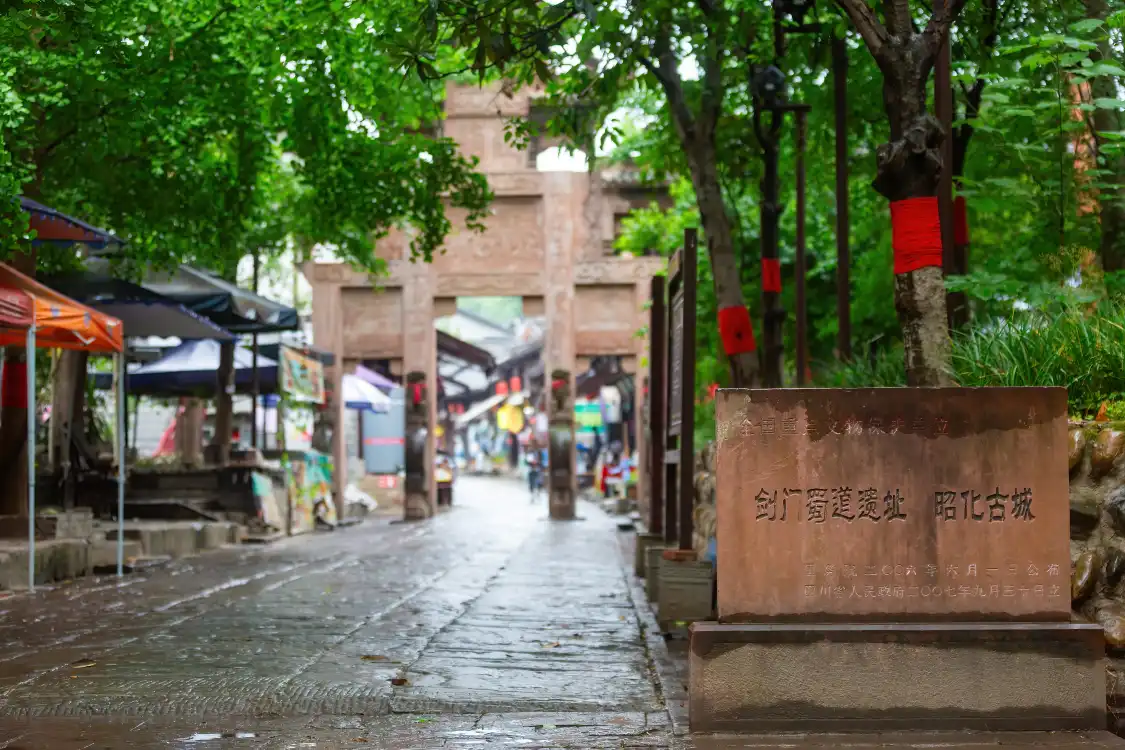 Hotels near Jianmen Shudao