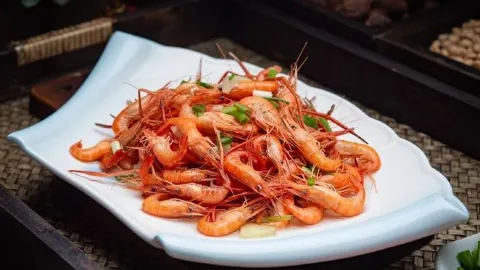 Ruyuan Private Cuisine Riverside Chicken Hot Pot in ถงหลู่