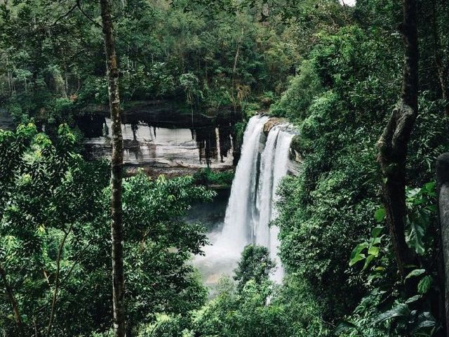 น้ำตกห้วยหลวง จ.อุบลราชธานี
