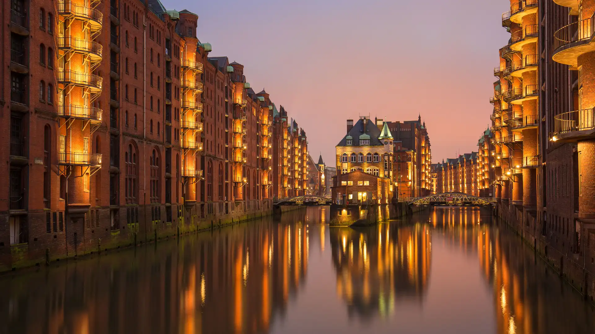 Hotels near Speicherstadt Museum