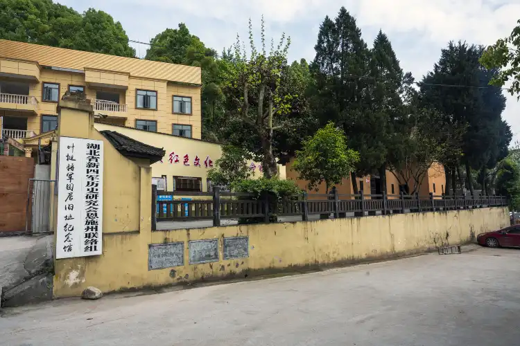 Hotels near Yetingqiuju Site