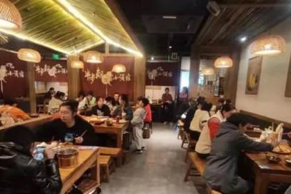 先启半步颠小酒馆(九集小镇店)