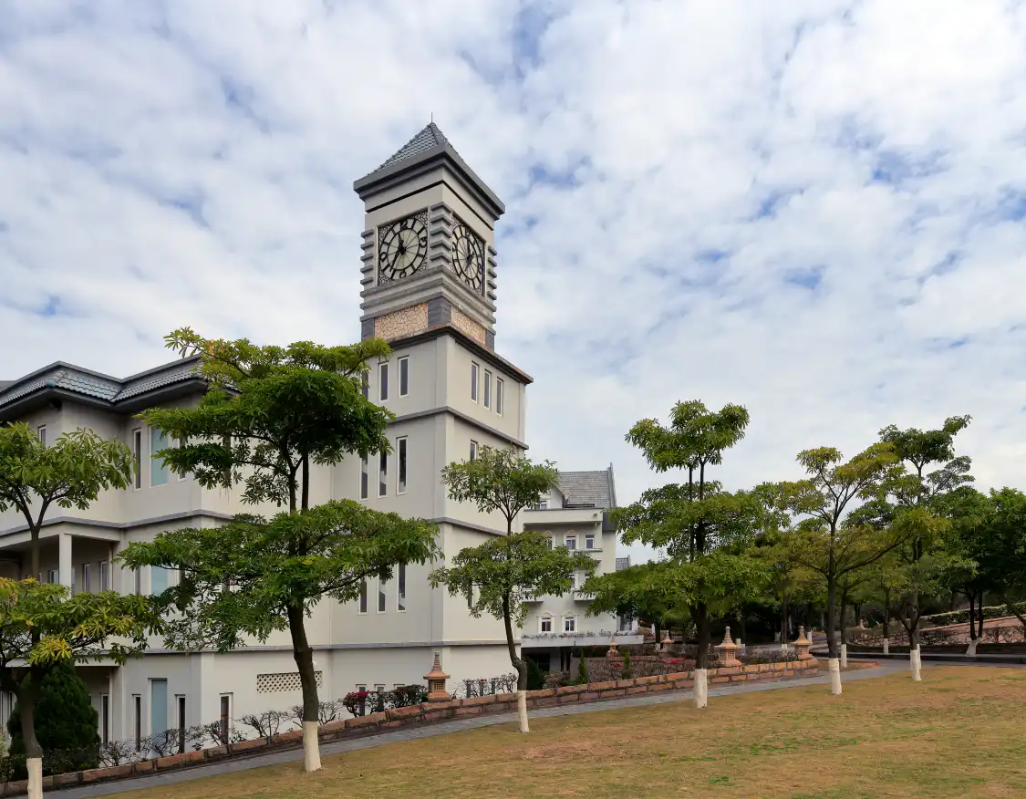 Hotels near Puzhao Temple
