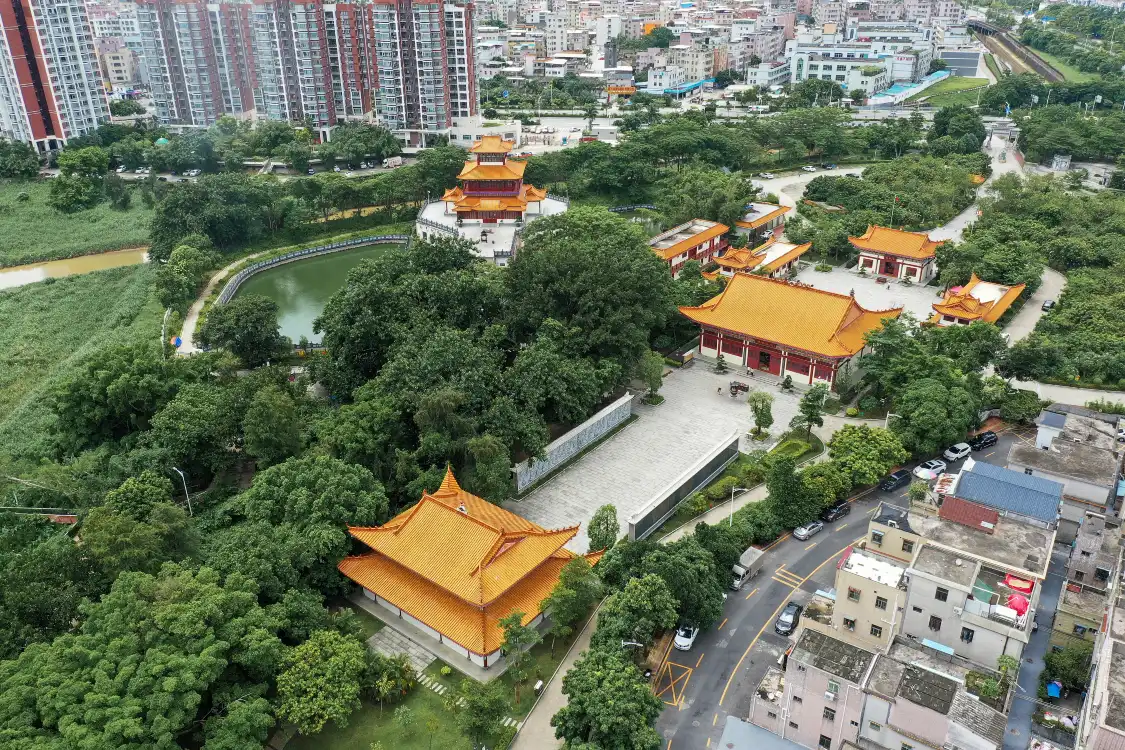 룽싱 사원 주변 호텔