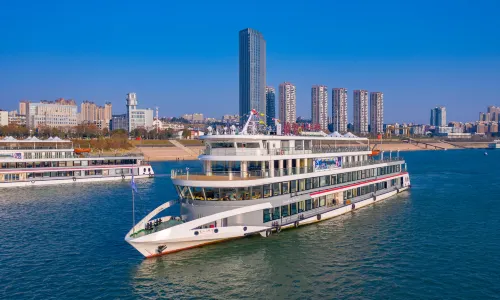 Sightseeing Boats in Yichang
