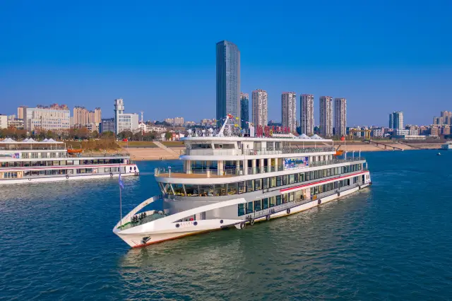 Sightseeing Boats in Yichang