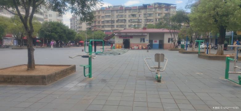 Guilin North&West Railway StationDiecai Wanda Plaza