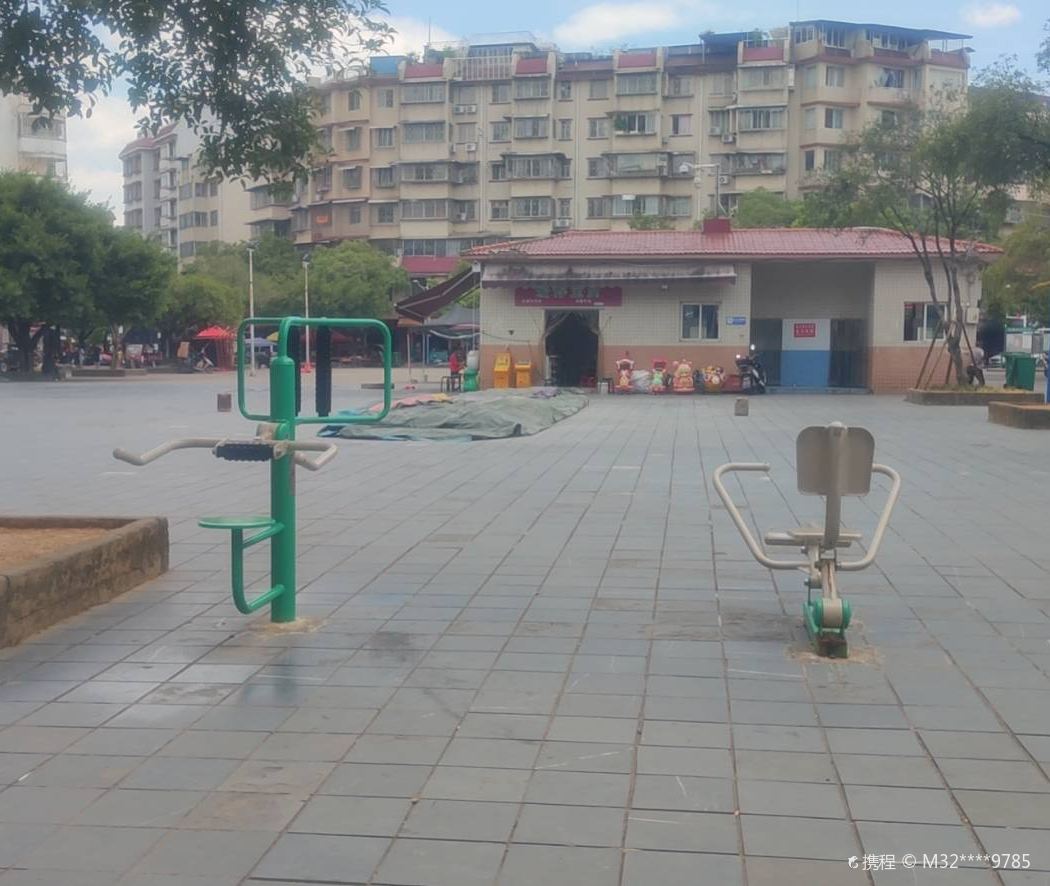 Guilin North&West Railway StationDiecai Wanda Plaza