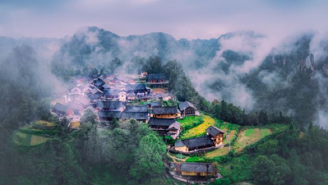 鳳凰古城+十八洞村+乾州古城一日遊【私家遊不夜城/原始苗寨】