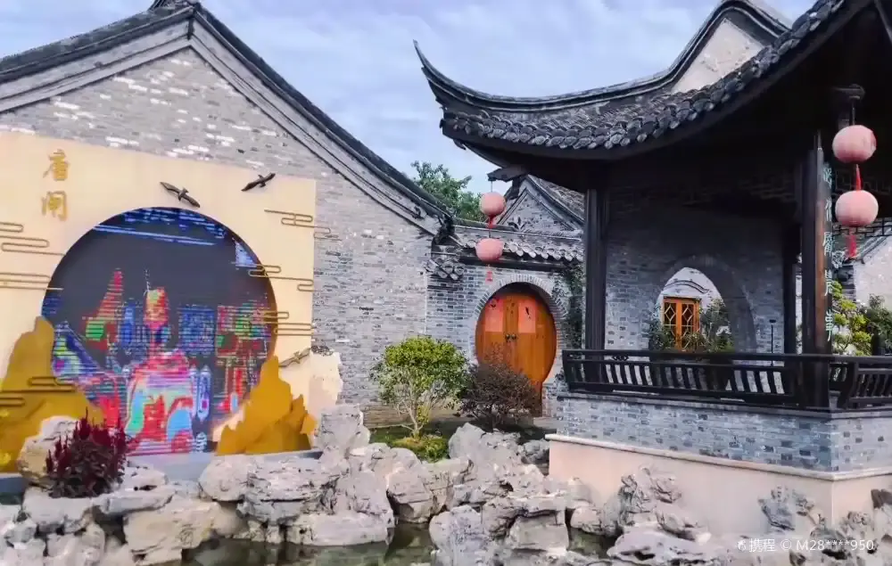 Hotels near Tangzha Ethnic Industry Folklore Town