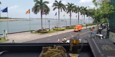 River Crown Restaurant & Pub