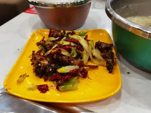 龚滩杯黑锅火锅店