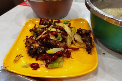 龚滩杯黑锅火锅店