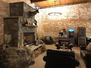 Grizzly's Hatchet House