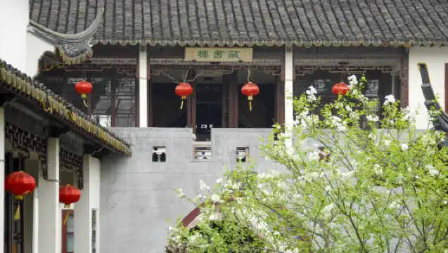 上海影視樂園+朱家角古鎮【含 更換民國服裝或漢服、乘搖櫓船】