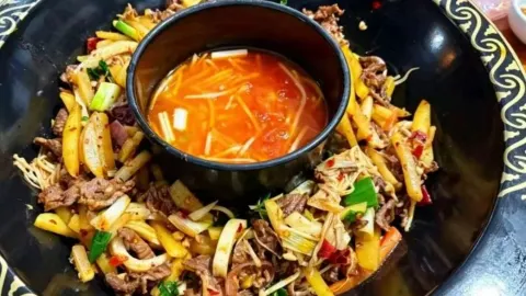 顶素小吃烫皮牛肉馆 in Xingyi