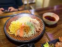 紫藤花海下之日本料理