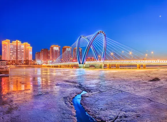 Отели с услугой бассейном в г. Яньцзи