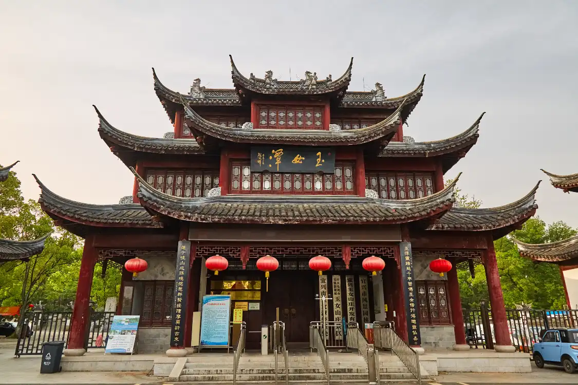 Hotels near Yunü Lake Scenic Area