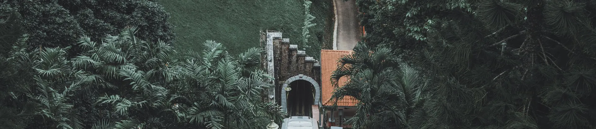 preload-https://ak-d.tripcdn.com/images/0105712000br51n7t6E8C_D_1920_418_R5.jpg_.webp