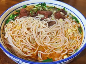 線太逸酸湯米線