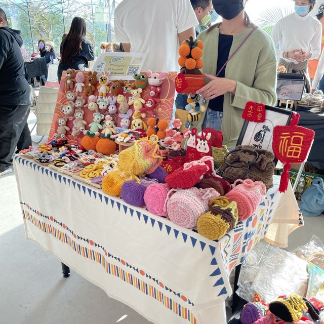 入去淺水灣呢個年宵市集chill下咯