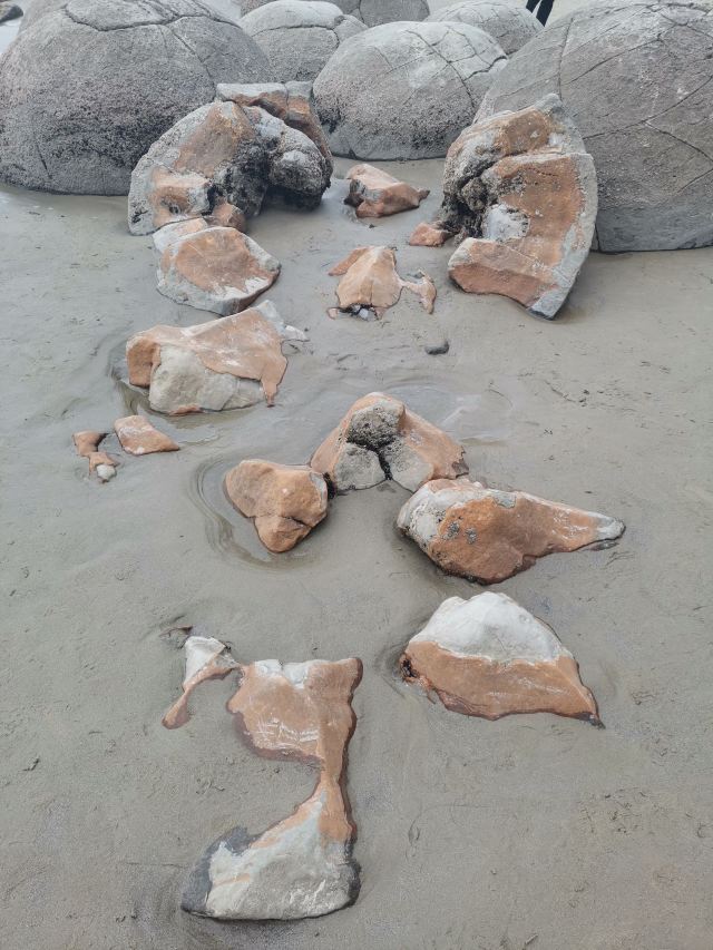 Moeraki Boulders