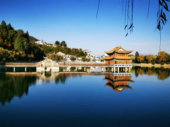 Hotels near Yuhuang Pavilion, Baoshan