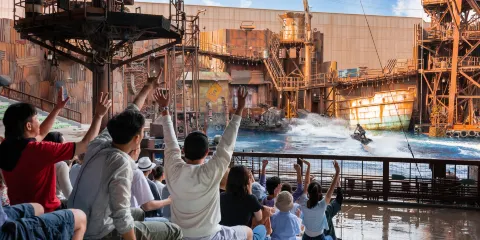 環球影城度假村英文司機專車服務 - 往返接送