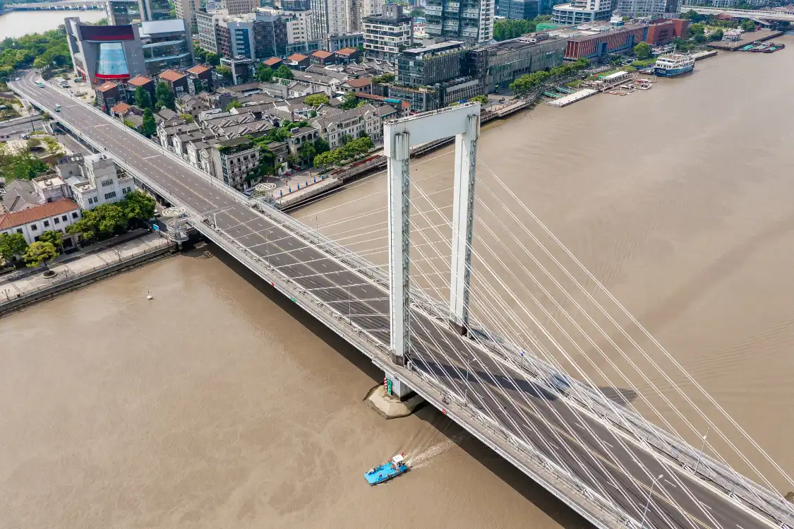Hotels near Yongjiang Bridge