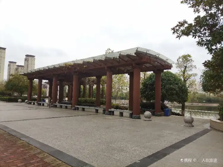 鏡湖公園附近的飯店