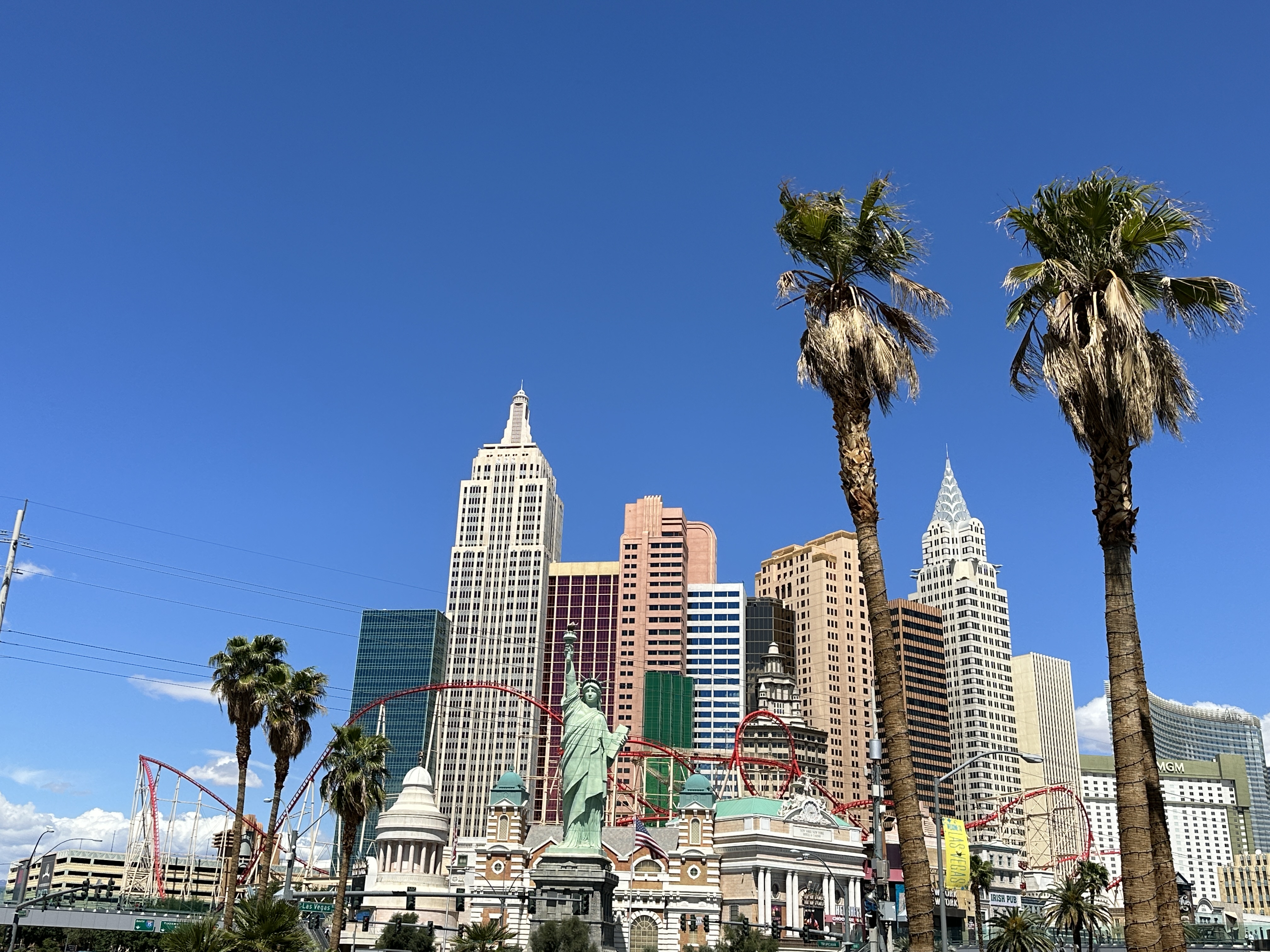 Famous world landmarks in Las Vegas - Sightseeing Scientist