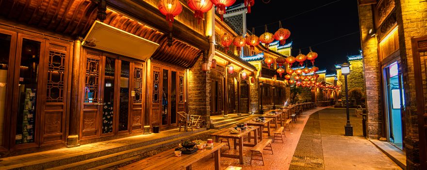 贵州铜仁旅游攻略:登梵净山赏红云金顶,泡石阡温泉,解锁武陵秘境与康养休闲 贵州铜仁旅游攻略:登梵净山赏红云金顶,泡石阡温泉,解锁武陵秘境与康养休闲