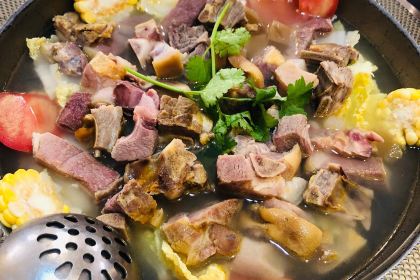 Dao Cheng A Bite of Bacon pigs feet soup pot