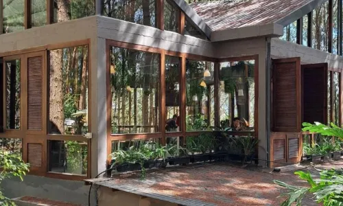 Rung Thong Mo Farm & Bistro