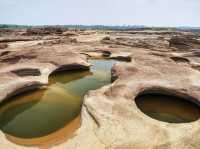 สามพันโบก