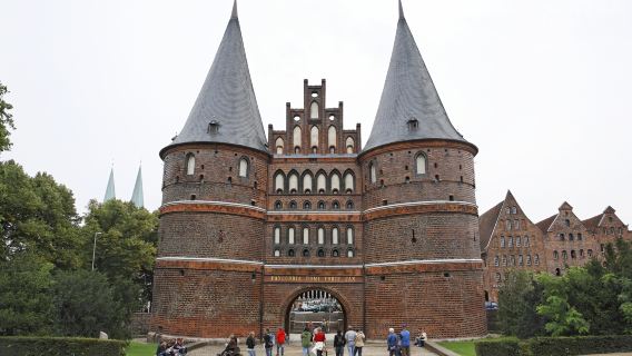 Hamburg Lubeck Cathedral + Castle Monastry & Castle Gate + Marienkirche day tour