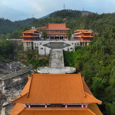 Разрешено размещения с домашними животными Отели в г. Шисин